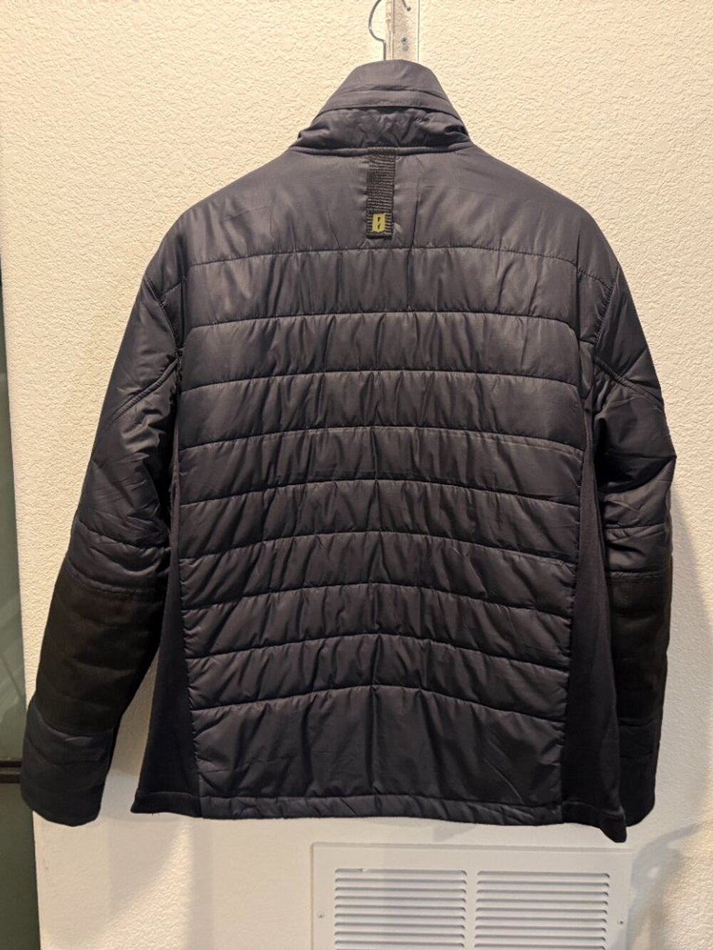 Viktos ZeroDark Insulated Jacket Puffer Size Large - Picture 5 of 6